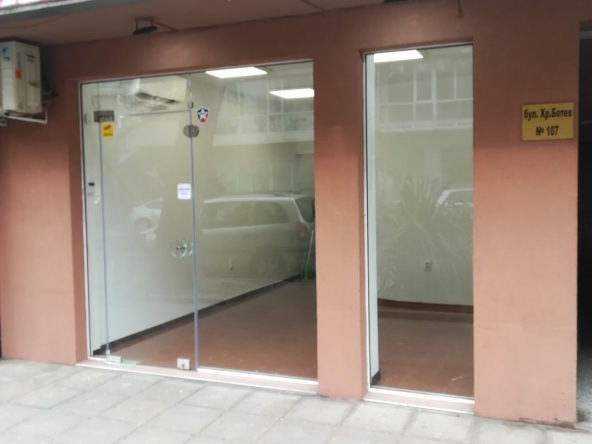 Дава се под наем Магазин в Пловдив, Гагарин - 30 кв.м за 306 € - Снимка #1