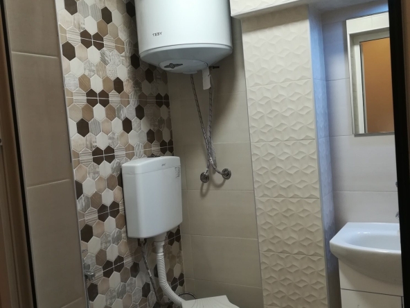 Дава се под наем Едностаен апартамент в Варна, Център - 20 кв.м за 229.5 € - Снимка #1