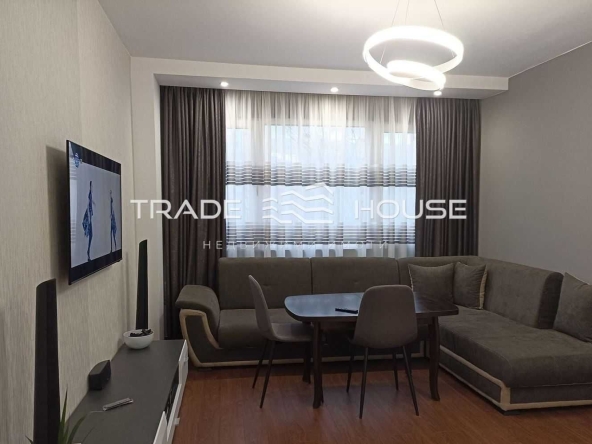 Дава се под наем Двустаен апартамент в Пловдив, Център - 80 кв.м за 484.5 € - Снимка #1