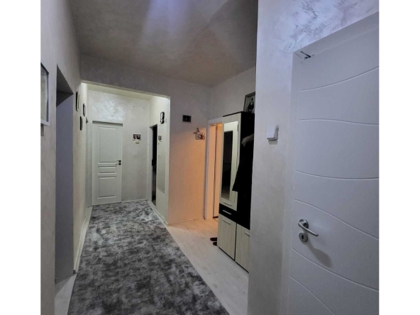 Тристаен апартамент в Добрич, Христо Ботев - 90 кв.м за 992 €/кв.м - Снимка #1