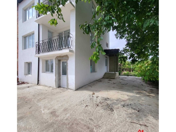 Къща в Генерал Тошево - 173 кв.м за 516 €/кв.м - Снимка #1