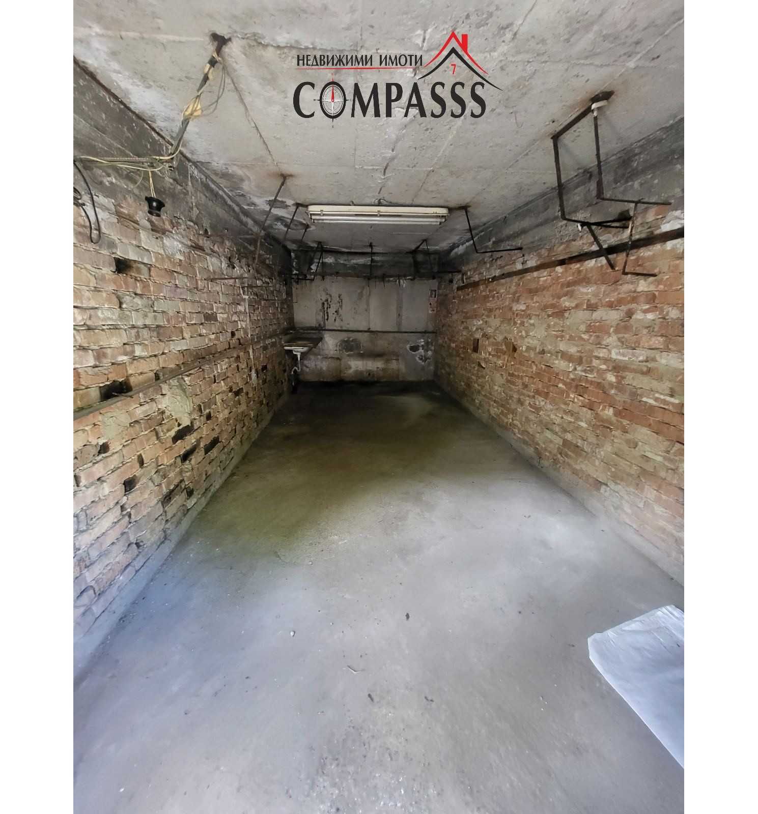 Гараж / Паркомясто в Добрич, Иглика - 16 кв.м за 478 €/кв.м - Снимка #1