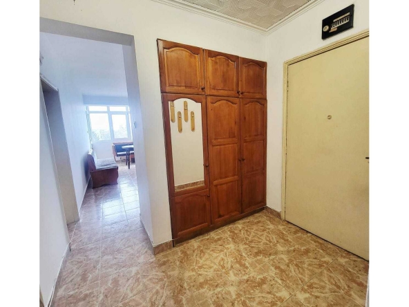 Тристаен апартамент в Добрич, Градска болница - 100 кв.м за 623 €/кв.м - Снимка #1