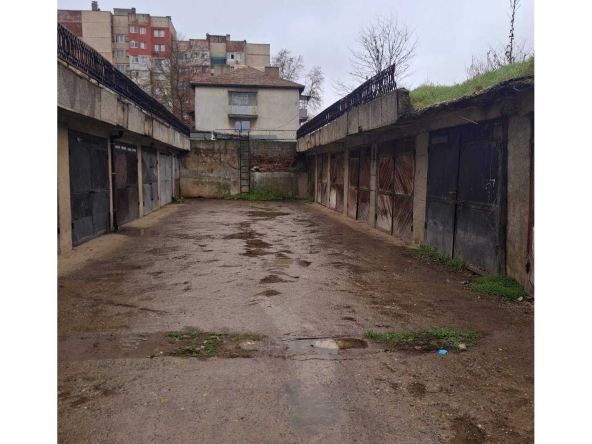 Гараж / Паркомясто в Добрич, Балик - 24 кв.м за 192 €/кв.м - Снимка #1
