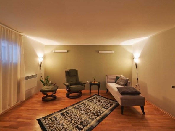 Дава се под наем Офис в София, Център - 128 кв.м за 10.2 € - Снимка #1