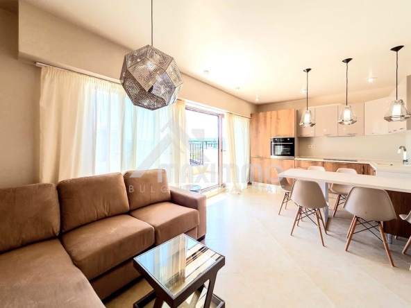 Дава се под наем Тристаен апартамент в Варна, Център - 98 кв.м за 1490 € - Снимка #1