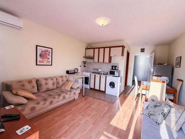 Двустаен апартамент в к.к. Слънчев бряг - 65 кв.м за 1054 €/кв.м - Снимка #1