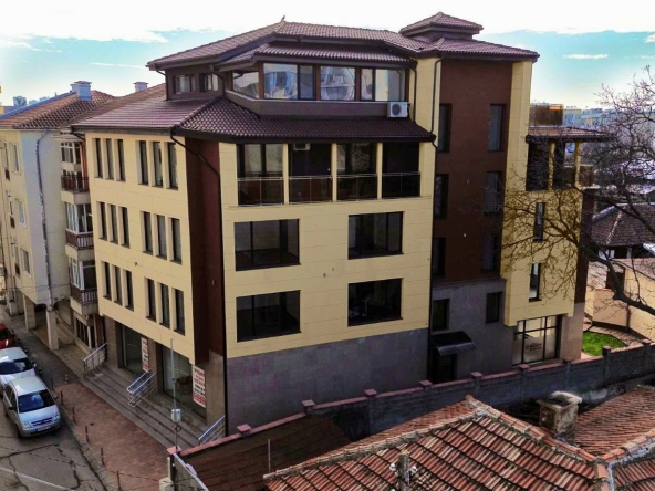 Дава се под наем Офис в Добрич, Автогара - 24 кв.м за 163.2 € - Снимка #1