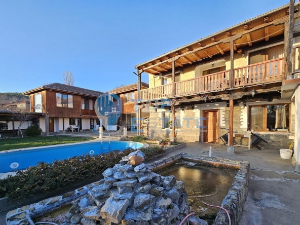 Къща в с. Гостилица, Област Габрово - 425 кв.м за 424 €/кв.м - Снимка #1