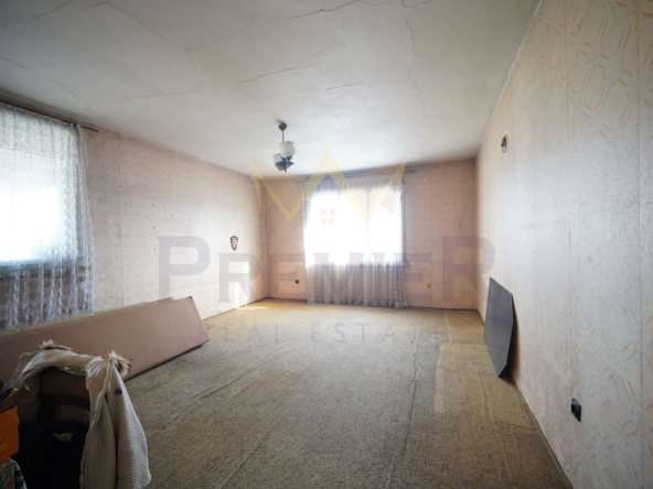 Двустаен апартамент в Бургас, Център - 70 кв.м за 1893 €/кв.м - Снимка #1