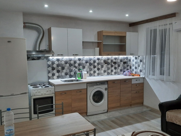 Дава се под наем Двустаен апартамент в Петрич - 50 кв.м за 229.5 € - Снимка #1