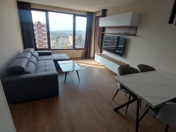 Дава се под наем Тристаен апартамент в Варна, Автогара - 93 кв.м за 816 € - Снимка #1