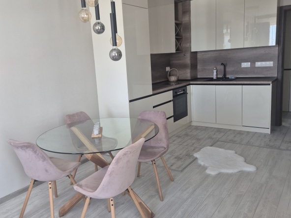 Дава се под наем Двустаен апартамент в Бургас, Зорница - 74 кв.м за 612 € - Снимка #1