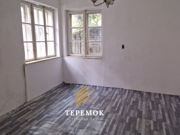 Етаж от къща в Шумен, Център - 60 кв.м за 1352 €/кв.м - Снимка #1