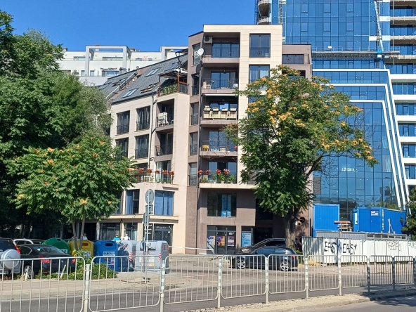 Дава се под наем Тристаен апартамент в София, Младост 3 - 91 кв.м за 714 € - Снимка #1