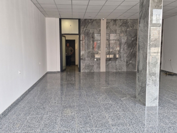 Дава се под наем Магазин в Пловдив, Западен - 100 кв.м за 837.42 € - Снимка #1