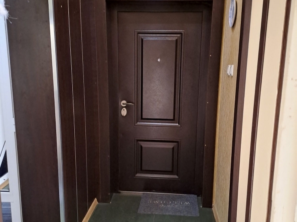 Дава се под наем Тристаен апартамент в Шумен, Военно училище - 93 кв.м за 280.5 € - Снимка #1