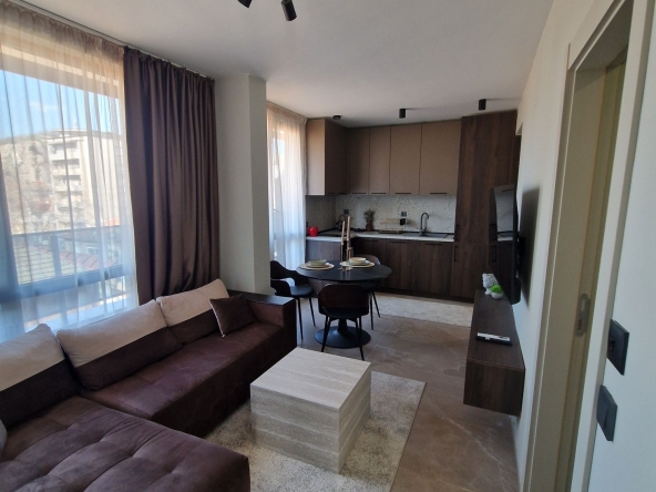 Дава се под наем Тристаен апартамент в Пловдив, Централна гара - 85 кв.м за 847.62 € - Снимка #1