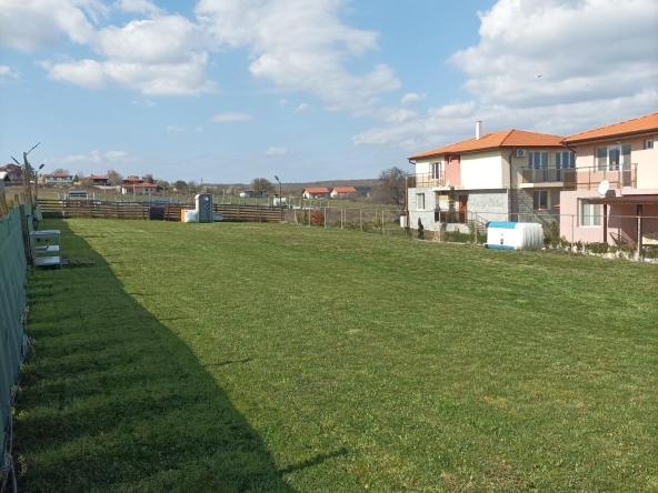 Парцел в Перник, Ладовица - 930 кв.м за 1 €/кв.м - Снимка #1