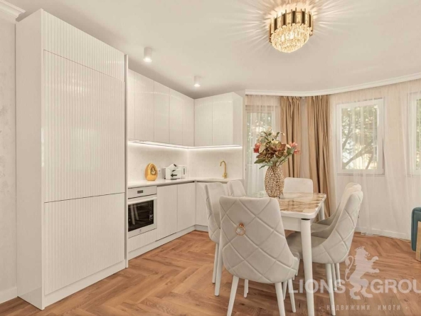 Дава се под наем Тристаен апартамент в Варна, Център - 100 кв.м за 1645.77 € - Снимка #1