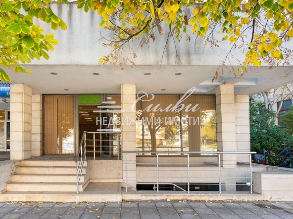 Магазин в Шумен, Център - 135 кв.м за 1800 €/кв.м - Снимка #1