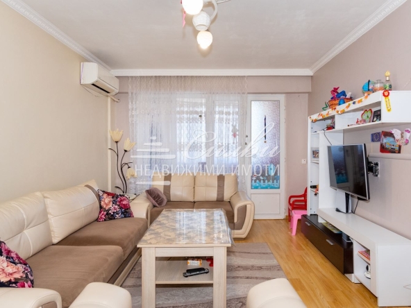 Двустаен апартамент в Шумен, Добруджански - 63 кв.м за 850 €/кв.м - Снимка #1