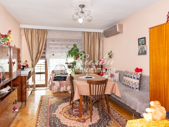 Тристаен апартамент в Шумен, Тракия - 77 кв.м за 691 €/кв.м - Снимка #1