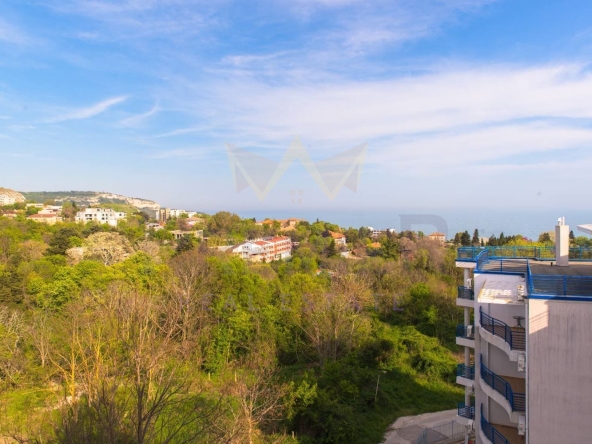 Тристаен апартамент в Балчик - 82 кв.м за 1647 €/кв.м - Снимка #1