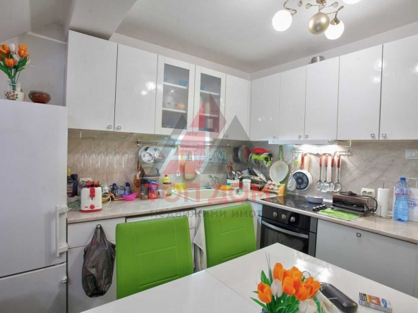 Дава се под наем Двустаен апартамент в Варна, Колхозен пазар - 60 кв.м за 306 € - Снимка #1