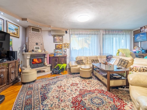 Къща в Варна, Аспарухово - 310 кв.м за 1149 €/кв.м - Снимка #1