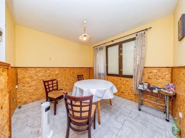 Тристаен апартамент в Плевен, 9-ти квартал - 110 кв.м за 742 €/кв.м - Снимка #1