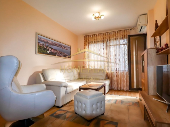 Дава се под наем Двустаен апартамент в Варна, Център - 60 кв.м за 598.23 € - Снимка #1