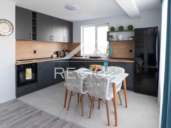 Дава се под наем Тристаен апартамент в Варна, Виница - 102 кв.м за 637.5 € - Снимка #1