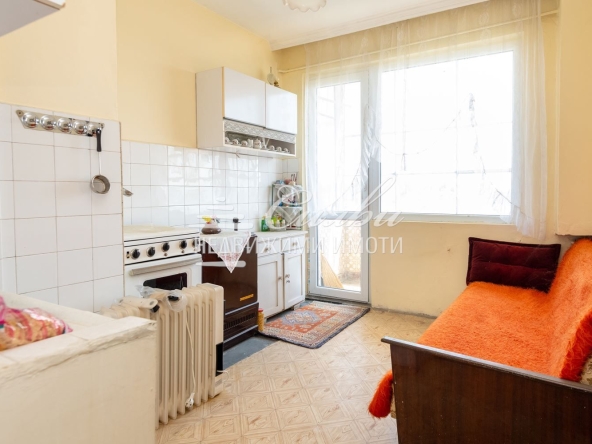 Двустаен апартамент в Шумен, 5-ти полк - 56 кв.м за 1212 €/кв.м - Снимка #1
