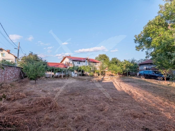 Къща в с. Горни Богров, Област София-град - 300 кв.м за 833 €/кв.м - Снимка #1