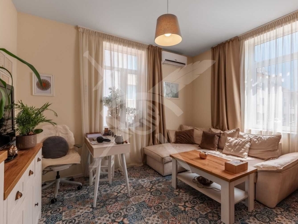 Тристаен апартамент в София, Център - 88 кв.м за 3012 €/кв.м - Снимка #1