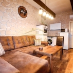 Дава се под наем Етаж от къща в Варна, м-т Траката - 65 кв.м за 408 € - Снимка #1