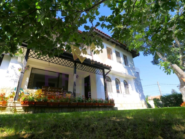 Къща в Балчик - 190 кв.м за 1343 €/кв.м - Снимка #1