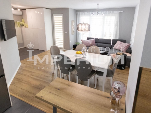 Дава се под наем Двустаен апартамент в Варна, Чайка - 75 кв.м за 816 € - Снимка #1