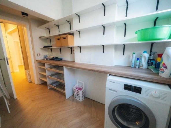 Дава се под наем Тристаен апартамент в София, Витоша - 92 кв.м за 325 € - Снимка #1