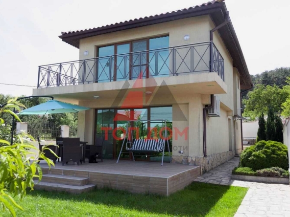 Къща в Варна, м-т Траката - 210 кв.м за 1881 €/кв.м - Снимка #1