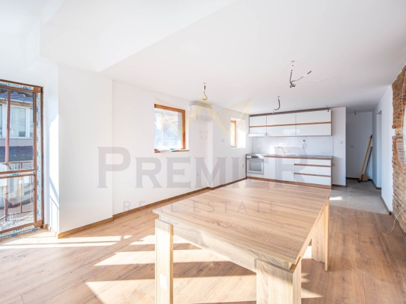 Четиристаен апартамент в Варна, Център - 214 кв.м за 2477 €/кв.м - Снимка #1