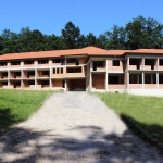 Хотел в Севлиево - 1674 кв.м за 144 €/кв.м - Снимка #1