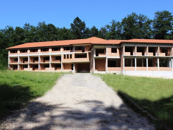 Хотел в Севлиево - 1674 кв.м за 144 €/кв.м - Снимка #1