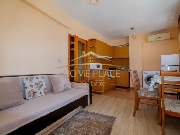 Дава се под наем Двустаен апартамент в Варна, Базар Левски - 55 кв.м за 433.5 € - Снимка #1