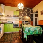 Дава се под наем Етаж от къща в Варна, Нептун - 120 кв.м за 561 € - Снимка #1