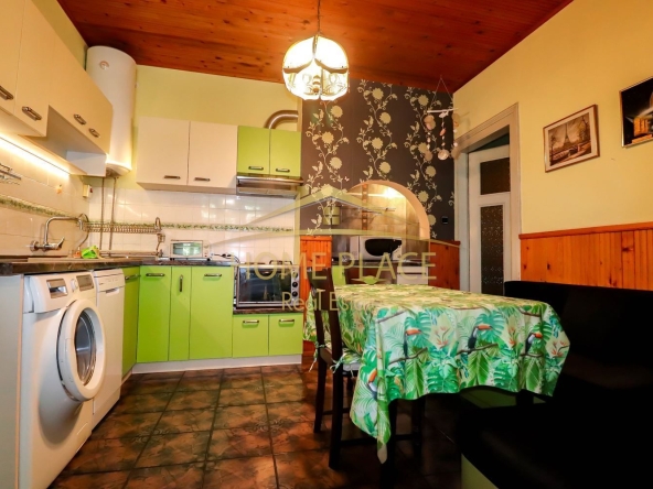 Дава се под наем Етаж от къща в Варна, Нептун - 120 кв.м за 561 € - Снимка #1