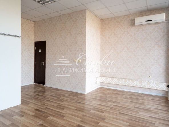 Магазин в Шумен, Център - 57 кв.м за 1800 €/кв.м - Снимка #1