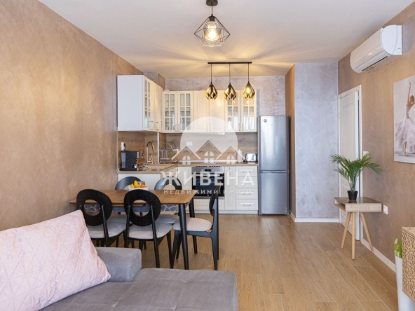 Дава се под наем Двустаен апартамент в к.к. Св.Св. Константин и Елена - 60 кв.м за 800 € - Снимка #1