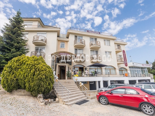 Дава се под наем Хотел в Варна, м-т Траката - 680 кв.м за 2000 € - Снимка #1